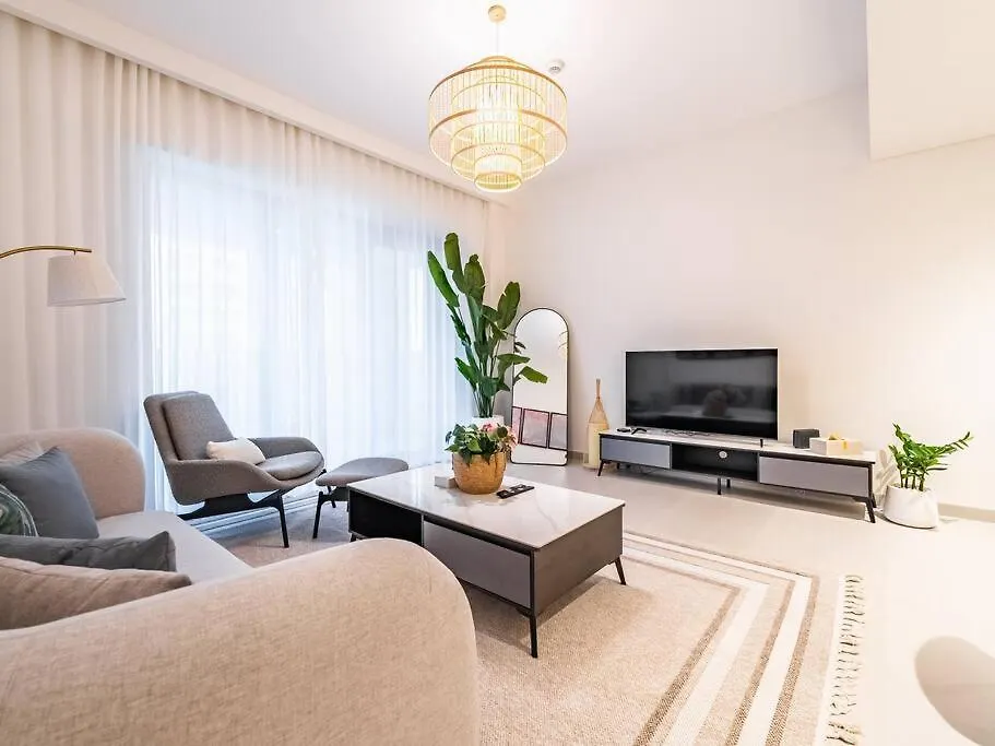 Coastal Charm Casita : 1Br Creek Beach Elegance Dubai United Arab Emirates