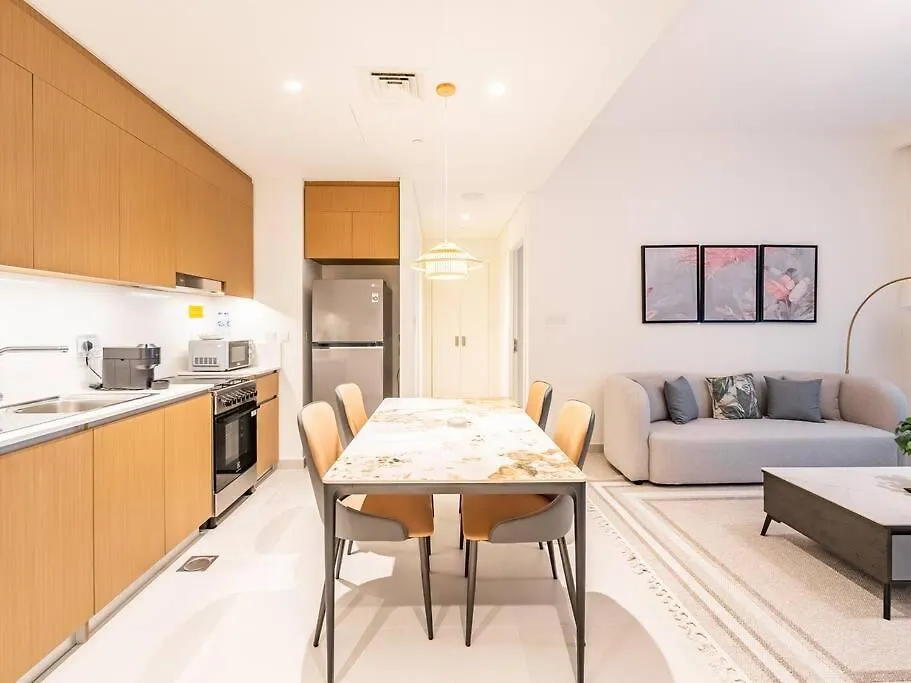 Coastal Charm Casita : 1Br Creek Beach Elegance Dubai United Arab Emirates
